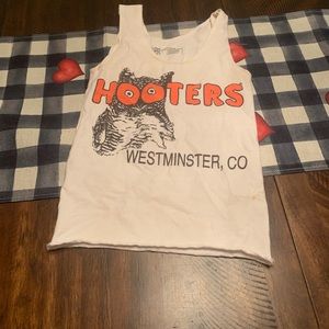 Hooters tank top